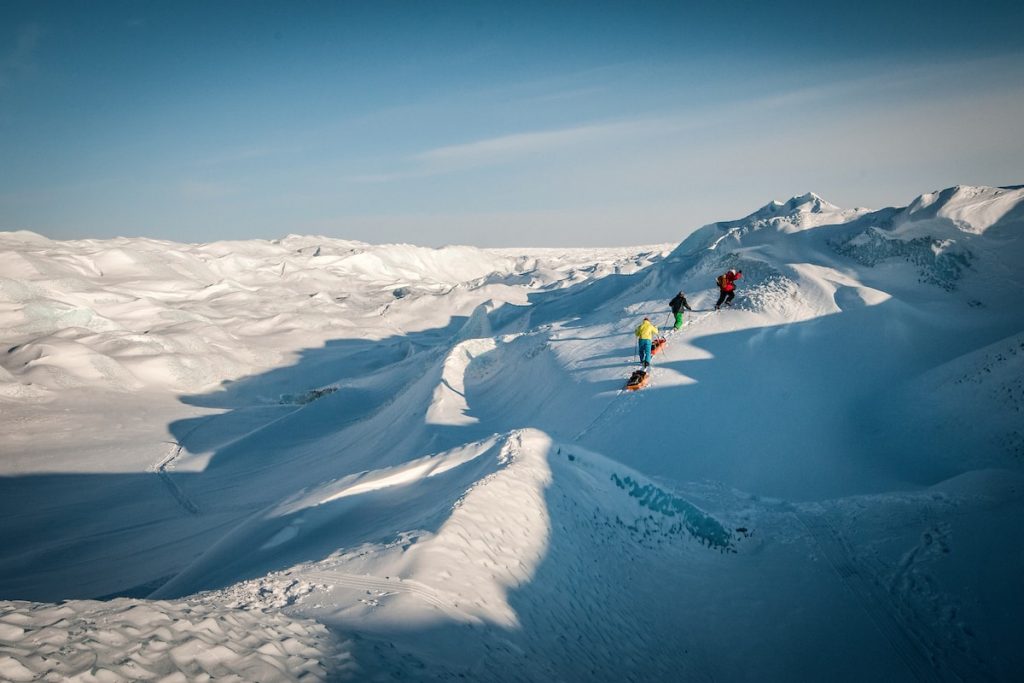hikers_hiking_to_inland_ice_cap_in_kangerlussuaq